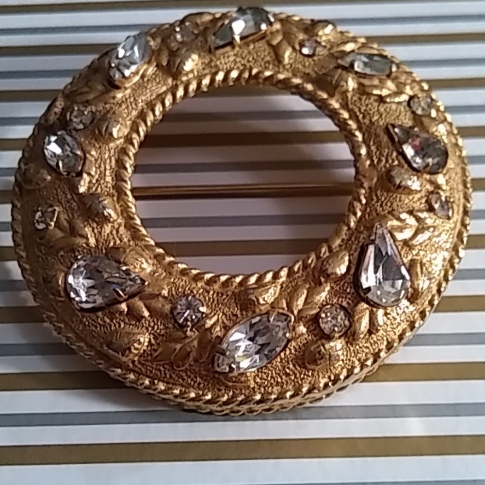 Vintage gold and rhinestone brooch